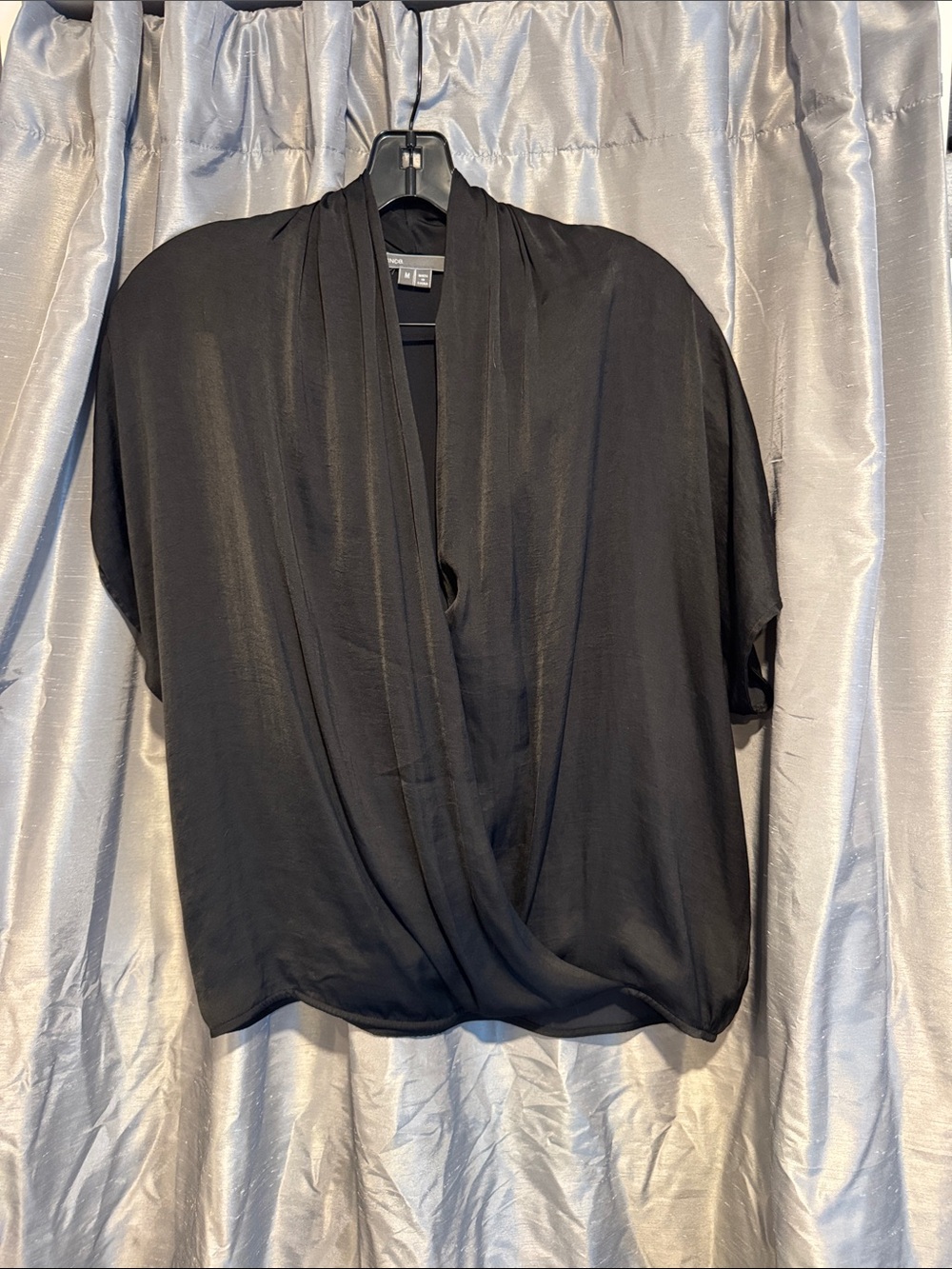 Vince Silk Crossover top black size Medium